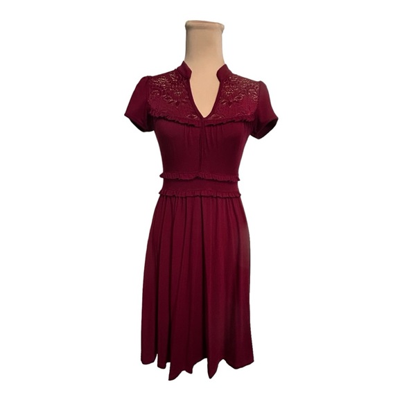 Lush Vintage-Inspired Lace Inset Short Sleeve Tie-Waist Dress - Size S, Burgundy - Picture 2 of 8